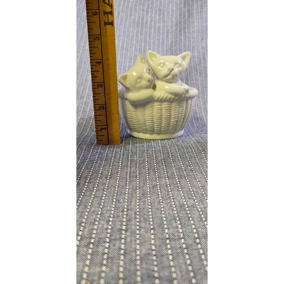 vintage white ceramic planter - Picture 7 of 8